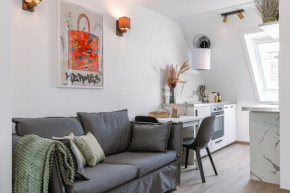 Brand new holiday flat in a top location, just around the corner from the sea and the beach